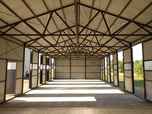 Fundamentvorbereitung für eine Halle aus Trapezblech: Aushub und Stabilisierung des Bodens